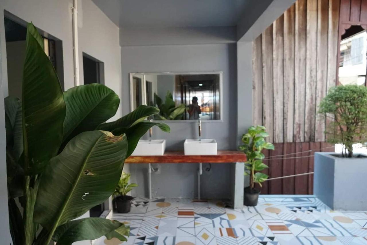 White Rose Guest house *